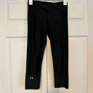 Women’s under armor cropped leggings. No tag. Estimate size small.
